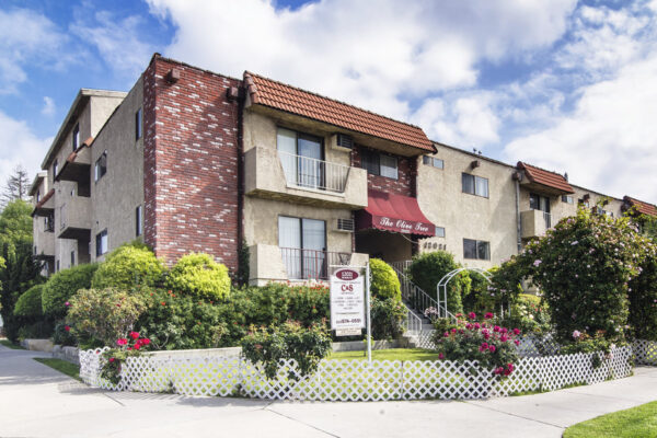 12021-burbank-blvd-north-hollywood-ca-91607-building_1