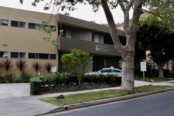 14620-dickens-st-sherman-oaks-ca-91403-building_4